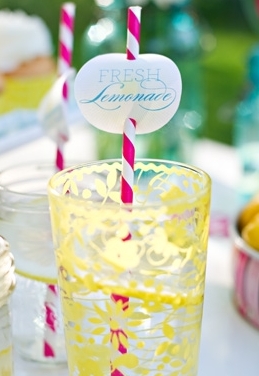 details de mariage: paille &agrave; rayure, et gros ballons